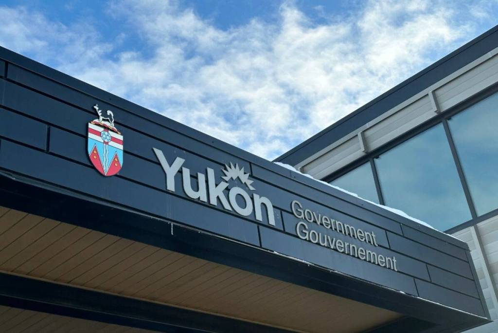 Minister offers Yukon legislature to warm up in after axing official warming centre